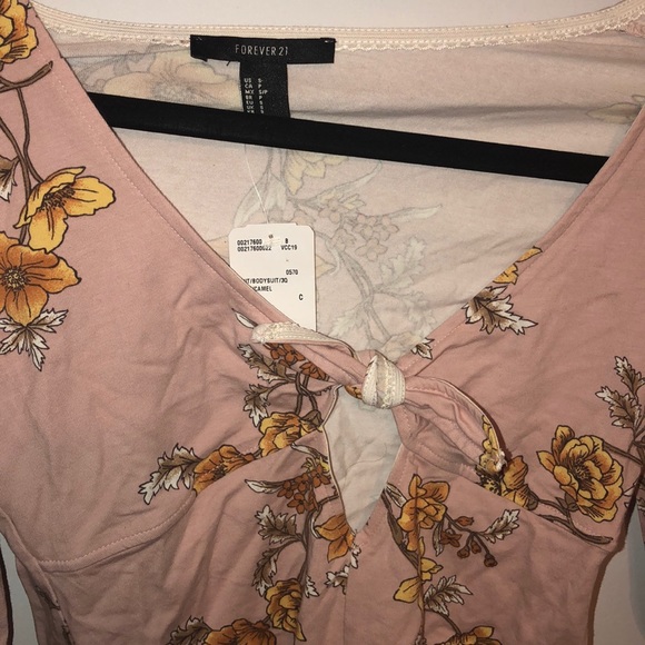Forever21 Floral long sleeve bodysuit - Picture 2 of 3